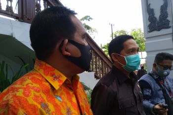 Aksi minta penegakkan Perda 3/2012