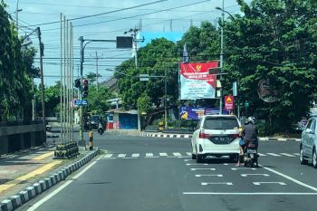 Simpang Jalan Timoho Yogyakarta dilengkapi marka jaga jarak