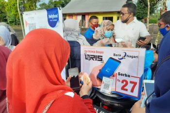 Bank Nagari Lubukbasung buka "Lapau Nagari Belanja 27" saat jalan santai
