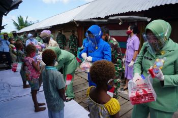 Dharma Pertiwi Merauke berbagi kasih peringati hari anak Nasional
