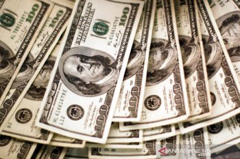 Dolar AS naik tipis di pasar yang stabil sebelum pertemuan bank sentral