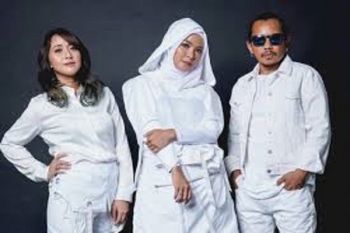 Grup band Kotak ajak Cak Nun kolaborasi lagu "Manusia Manusiawi"