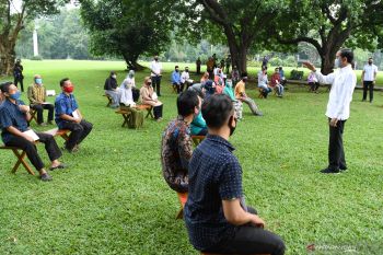 Pedagang kelontong hingga telur gulung mendapat bantuan Presiden Jokowi