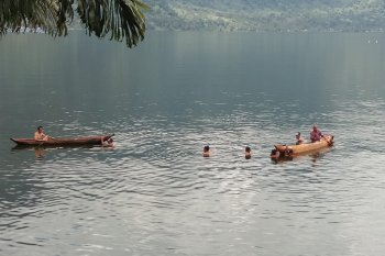 Mencari "rinuak" di Danau Maninjau, seorang nelayan tewas