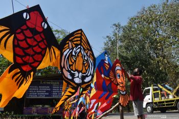 Penjual Layang-layang Hias