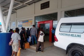 Dua penumpang positif COVID-19 lolos pemeriksaan ketika terbang ke Jayawijaya