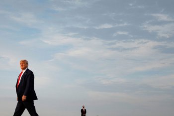 Trump minta warganya untuk gunakan masker, jaga jarak