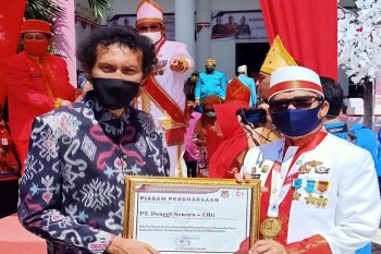 HUT ke-60, Pemkab Banggai beri penghargaan pada DSLNG