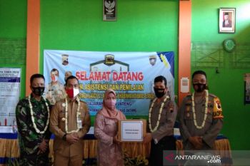 Batang salurkan bantuan kepada belasan orang karantina COVID-19