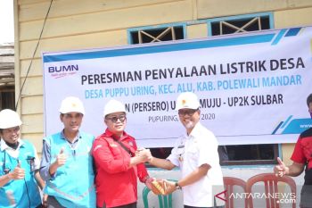 PLN aliri listrik 24 jam ke Desa Puppuring Polman