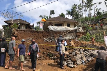 Seorang buruh bangunan tewas tertimpa tanah longsor di Tabanan-Bali
