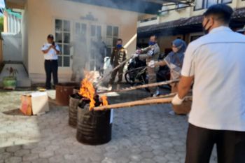 497,8 gram sabu dan puluhan "HP" di Lombok Timur dimusnahkan