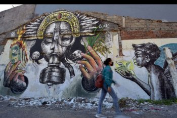 Mural kritik sosial pariwisata Bali