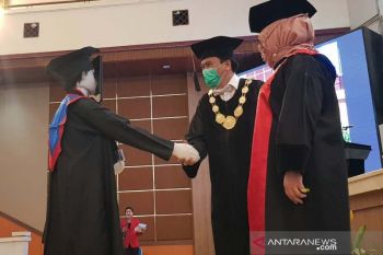 Tiga robot mewakili lulusan Undip dalam acara wisuda secara daring