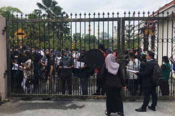 Pendukung Najib Razak datangi pengadilan