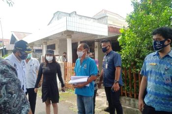 Wali Kota Manado salurkan langsung bantuan social safetynet