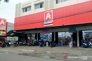 Alfamidi dan IDF-MUI bagikan gerobak tingkatkan kualitas UMKM di Sulut