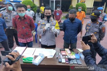 Polisi ringkus lima pelaku narkoba  di Palu