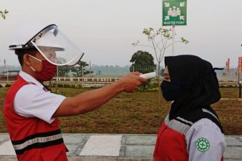 Petugas ruas Tol Terpeka tetap jalankan protokol kesehatan