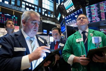 Saham-saham Wall Street dibuka naik tipis jelang pengumuman bank sentral AS