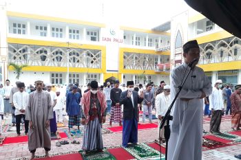 Khatib ajak jamaah  berdoa agar pandemi COVID-19 segera berakhir