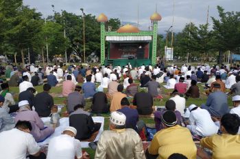 Wali Kota Palu Shalat Idul Adha bersama warga  di Lapangan Vatulemo