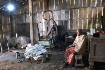 Ganjar wujudkan mimpi warga Jateng nikmati listrik