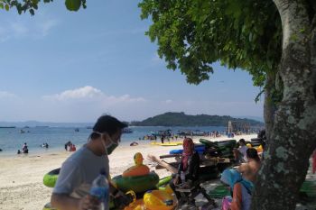 Objek wisata pantai di Lampung mulai dipadati pengunjung
