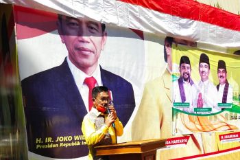 Golkar Sumbar tebar 1.000 kantong daging di saat pandemi COVID-19