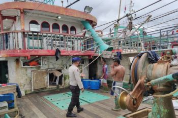 Gelombang tinggi, Satuan Polairud Mimika patroli imbau nelayan tunda melaut