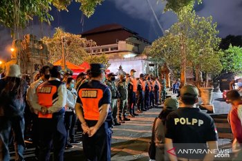 Satpol PP pantau pedagang "pasar tumpah" di Denpasar