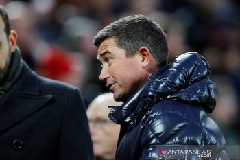 Harry Kewell dipercaya melatih tim kasta keempat Oldham