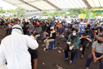 Ratusan orang kontak dengan Gubernur Kepri jalani  tes swab
