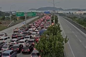 HK : Pengendara diminta keluar di Gerbang Tol Kalianda untuk antisipasi kemacetan menuju Pelabuhan Bakauheni