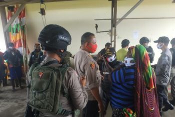 Polres Nduga salurkan bantuan beras Mabes Polri ke masyarakat