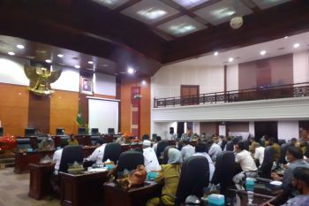 Pengurus cabang olahraga tuntut janji Komisi V DPRD Sumbar cabut SK Gubernur terkait Porprov