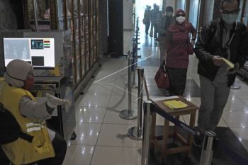 Kedatangan penumpang di Bandara SMB II melonjak 797 persen