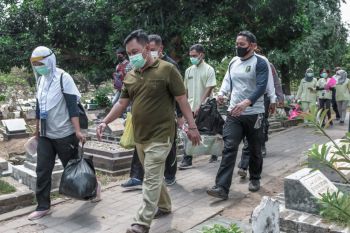 Mahasiswi gantung diri, Biddokkes NTB periksa rahim jenazah