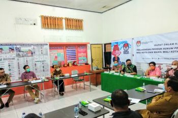 KPU-Bawaslu-Kesbangpolinmas rapat tentang syarat pencalonan lewat parpol