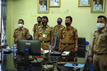 Bupati Pesisir Barat ikuti sosialisasi kedisiplinan protokol kesehatan