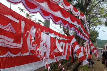 Dampak COVID-19 ekonomi melemah, penjualan bendera merah putih masih lesu jelang HUT RI ke-75