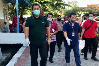 Bank Jateng bersama Pemkot Semarang salurkan sembako ke warga Tinjomoyo