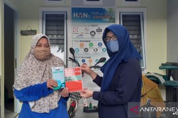 Mahasiswa KKN UNDIP temui warga sosialisasi  AKB di  Batam