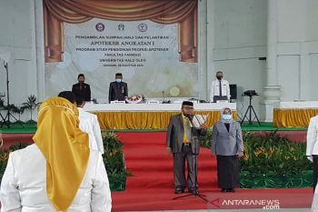 IAI Sultra berharap apoteker baru UHO profesional dan berinovasi