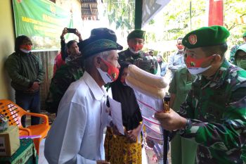 Danrem 032/WBR resmikan dan serahkan RTLH yang telah direhab