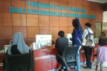 Dukcapil Mataram: KK dan akta kelahiran dicetak kertas HVS