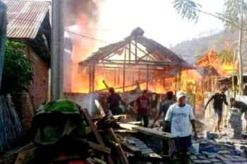 Enam rumah warga Samili Bima dilalap Si Jago Merah