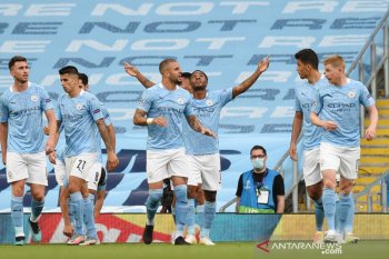 Liga Premier tetap lanjut meski Inggris "lockdown"