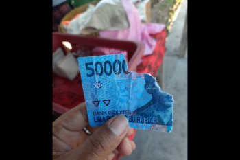 Viral! Curhatan emak-emak penjual nasi bungkus dibayar uang palsu Rp50 ribu