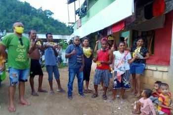 Pemuda Papua bagikan 1.000 masker ke warga terdampak COVID-19